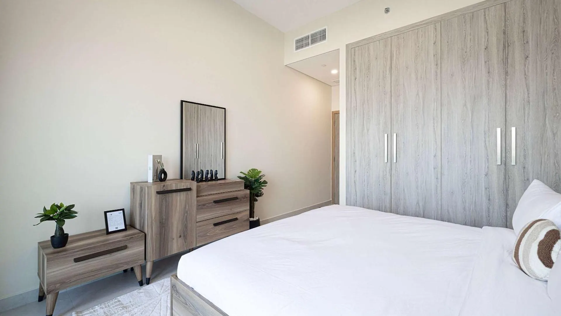 Urban 1Br City View In The Bay Business Bay Dubai 0*,